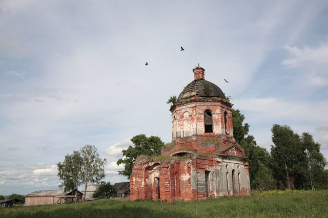 Красное на волге храм